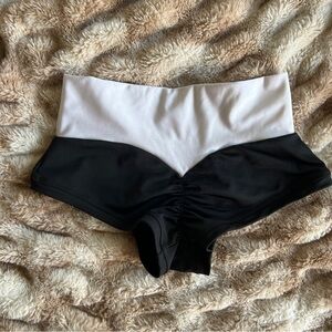 RimarSport Mid Waisted Pole Dance Shorts cinched scrunch back - white & black